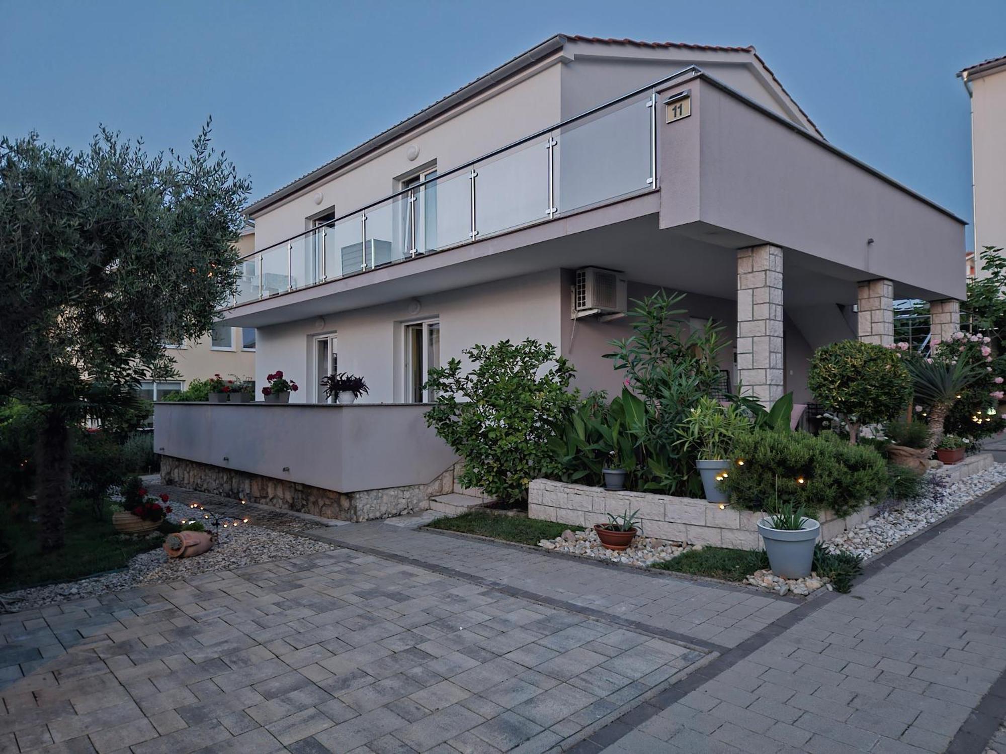 Apartments Melin Malinska Exterior photo